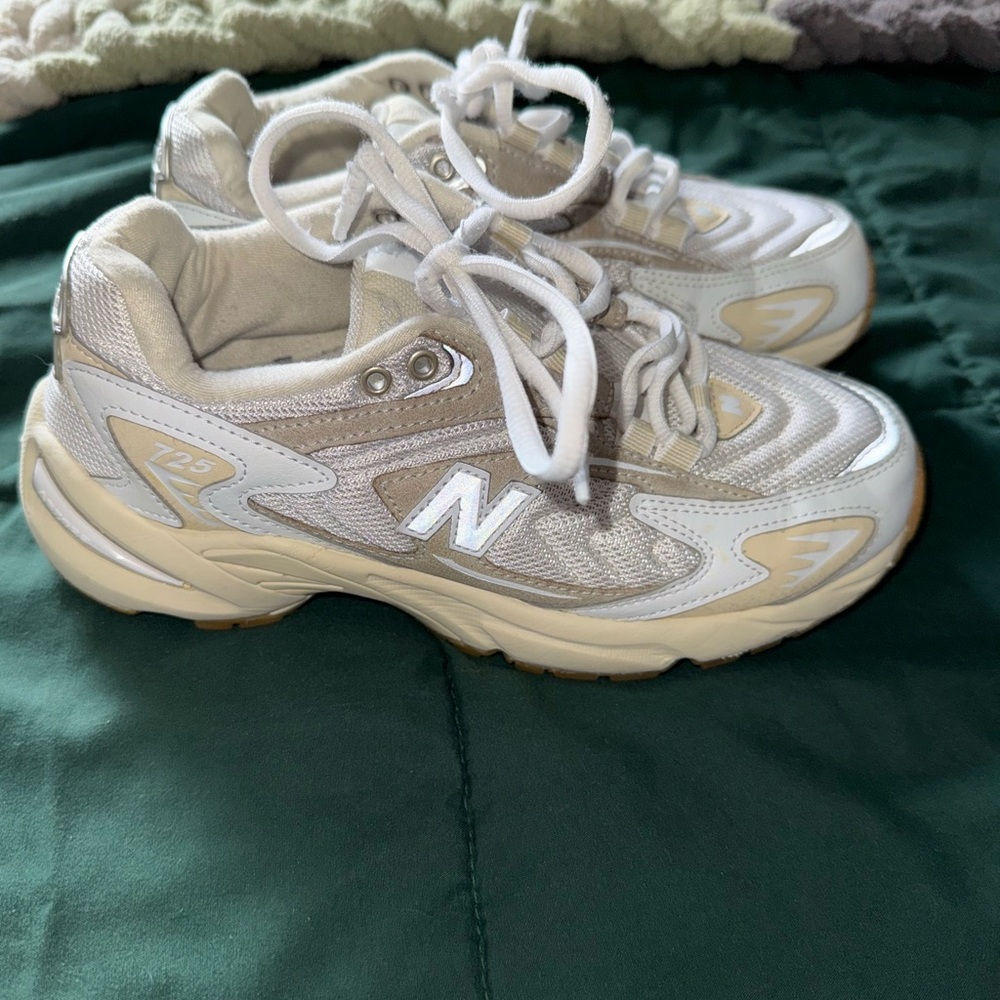 New Balance 725- Bone Colorway